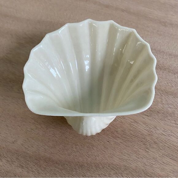 Beleek Fine Irish China  Dish and  Shell - Picture 8 of 11